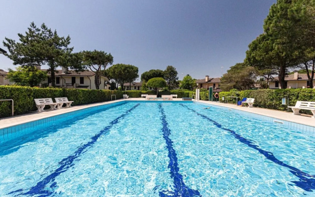 Elegant Villa With Pool and Barbecue