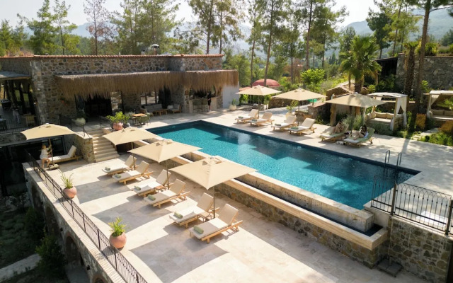Izz Getaway – Adults Only