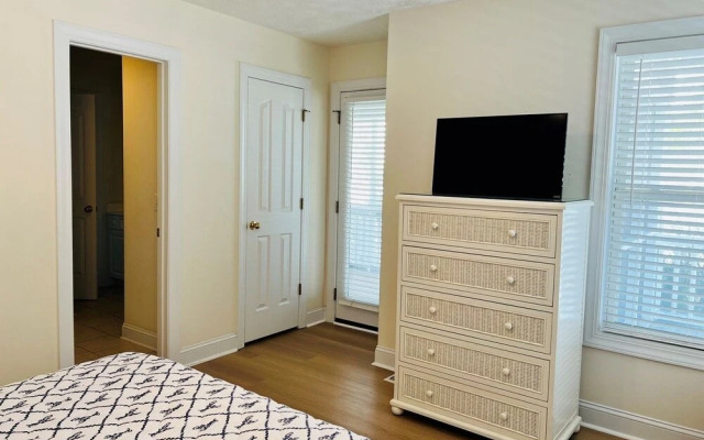 Mayor's Nest 4 Bedroom Home By Redawning