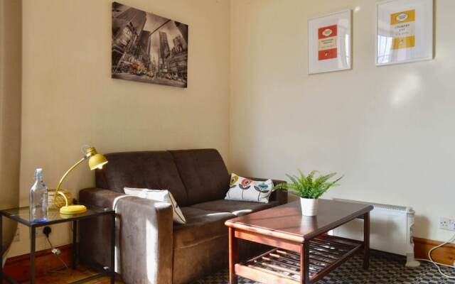 Sophisticated and Bright One Bed in Leith