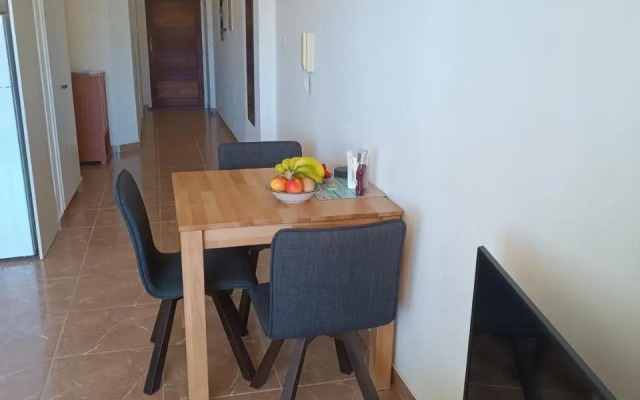 Queens Gardens suite by the sea, pool and mall