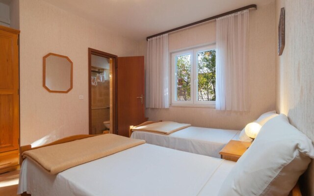 Awesome Apartment in Splitska With 2 Bedrooms and Wifi