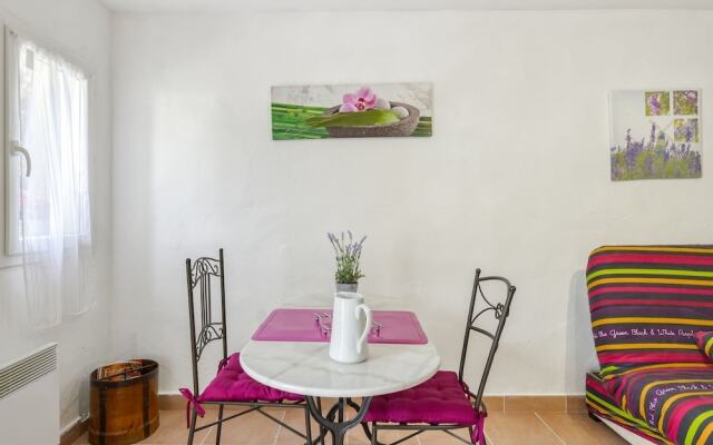 Inviting Holiday Home in Rasteau Near Vaison la Romaine