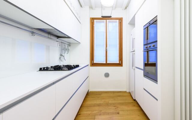 1200 Torre Donati Apartments by Mmega