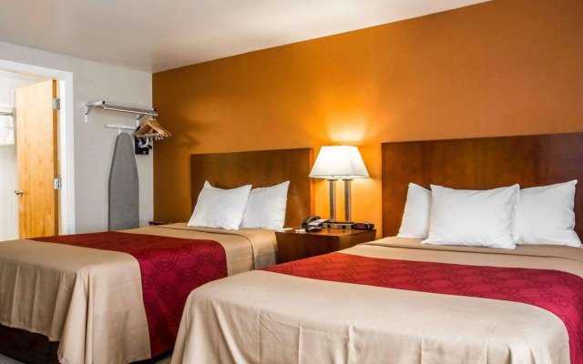 Econo Lodge Lake Region
