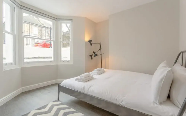 Spacious 1 Bedroom Flat With Garden