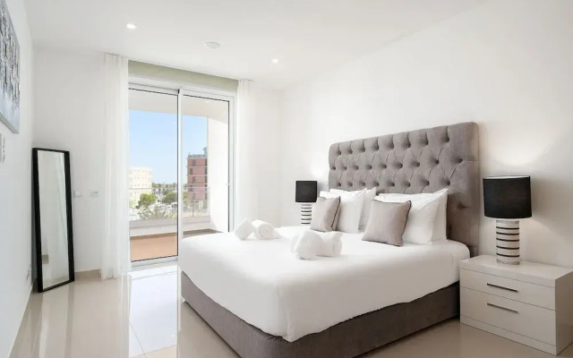 Lagos Marina View 2 With Pool by Homing