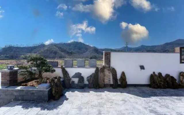 Yueke Village Country Inn