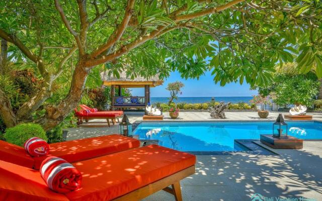 Villa Kamboja - Intimate Luxury Lovina Beach Villa