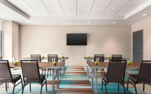 Home2 Suites By Hilton Milwaukee West