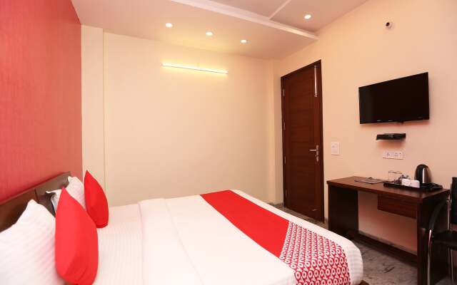 OYO 22094 Hi Star Rooms