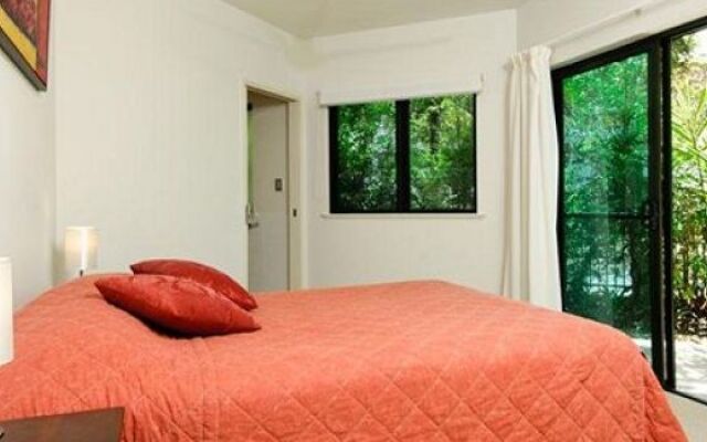Cairns Beach Holiday Apartment
