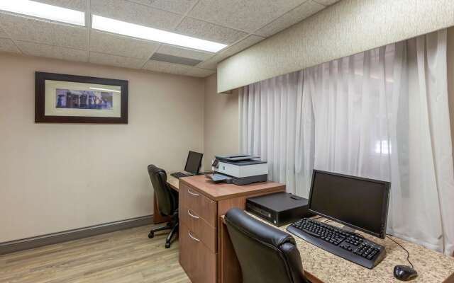 Best Western Plus Burlington Inn & Suites