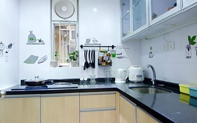 WC Downtown 3-bedroom Apartment MTR Downstairs 14C