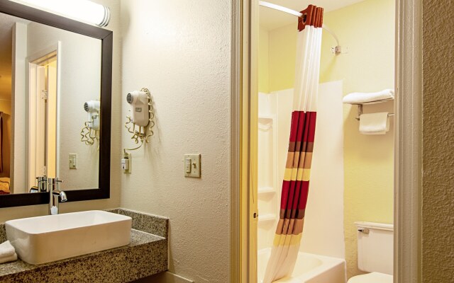 Red Roof Inn Scottsburg