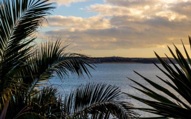 Caldey Bay Apartment - Lovely Sea Views