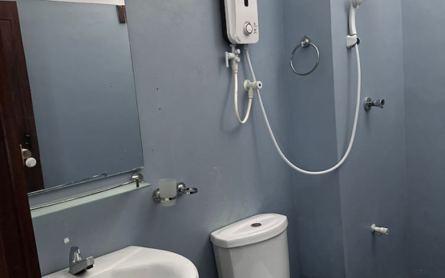 Serrena Airport Guest House - Colombo