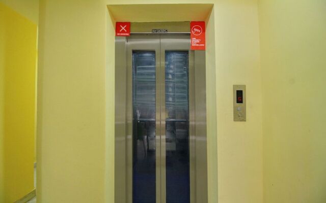 OYO 15427 Hotel Apple Grand