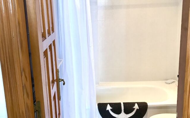 Lovely 2-Bed Apartment in Pueblo Bravo, Quesada