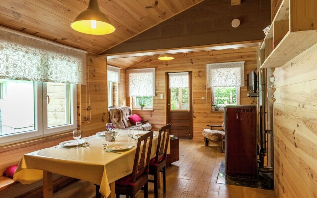 Cosy Chalet in Bomal-Sur-Ourthe with Terrace