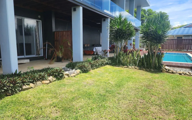 Nikao Hillside Suite