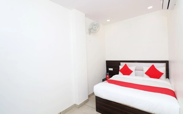 Oyo 28246 Rohtak Residency