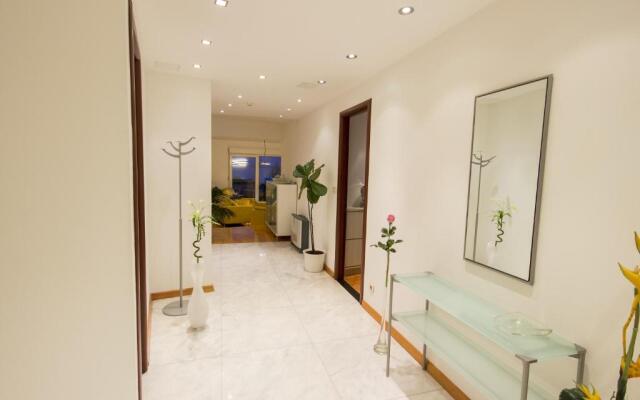 Seaside Apartment Gold 1row