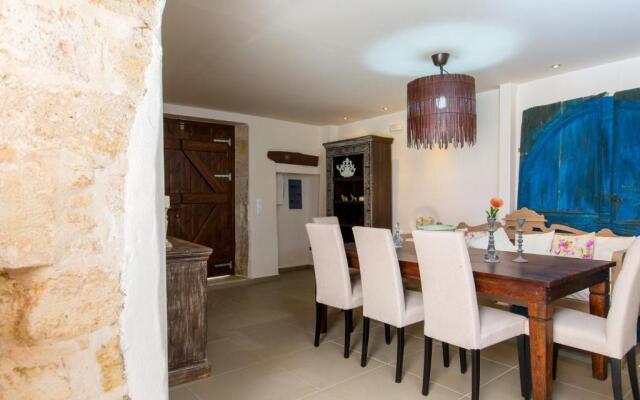 Beautiful & spacious villa with 38sqm pool & BBQ!