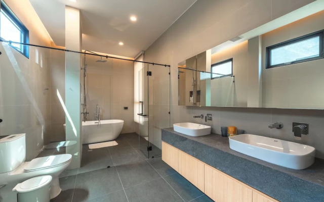Modern 2-Level Pool Villa Long One A5