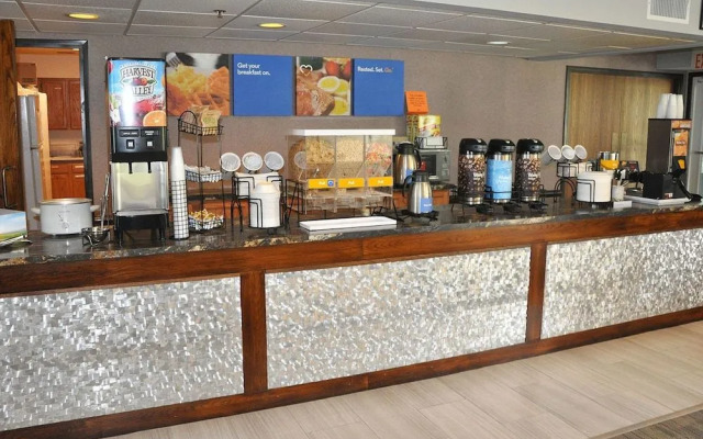 Dunes Express Inn & Suites