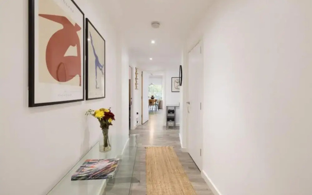 The London Retreat - Alluring 2bdr Flat With Balcony