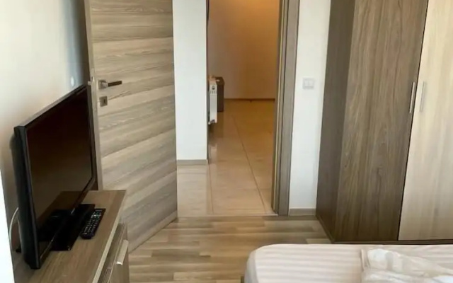 Infinity Summerland Apartment