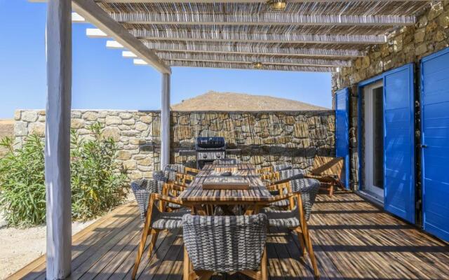 Mesmerising Sea View Lia Residence