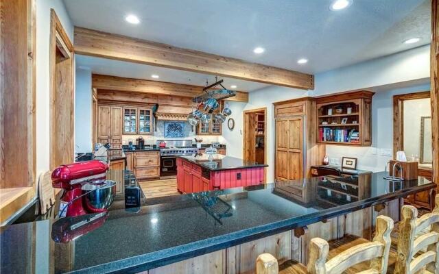 Aspen Hollow #3 5 Bedroom Townhouse