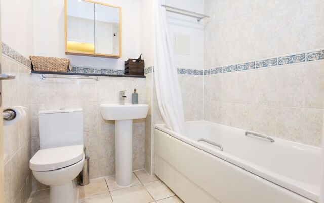 1 Bedroom Flat with Free WiFi - East London