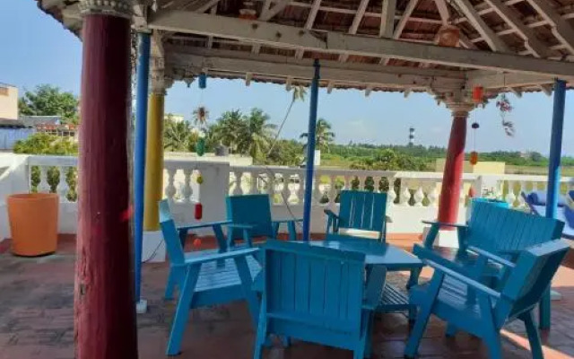 Holi-Wood Guesthouse