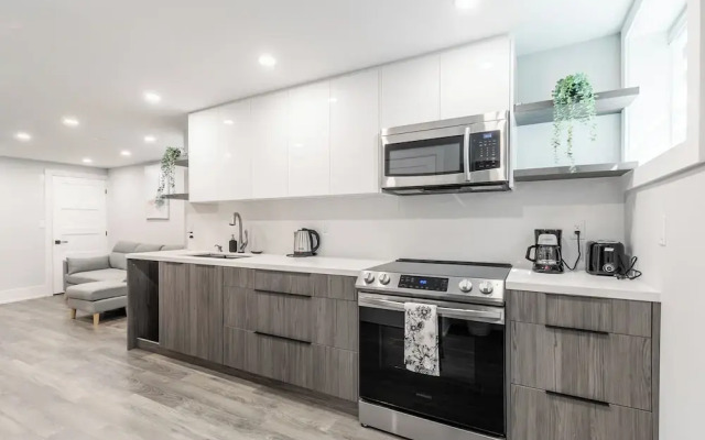 GLOBALSTAY Modern Basement In DT Toronto