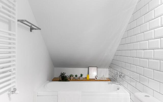 Historical Center 2 by CityLife Suites