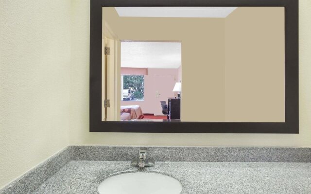 Super 8 by Wyndham Bulls Gap Greeneville Area