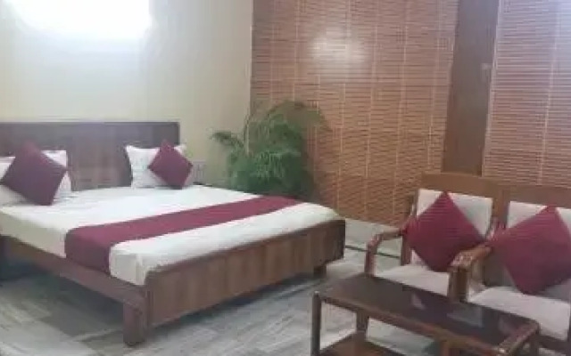 Hotel Shri Hari by OYO Rooms