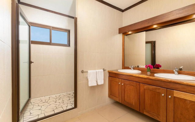 Magnificent 5 Br Villa with pool: amazing views