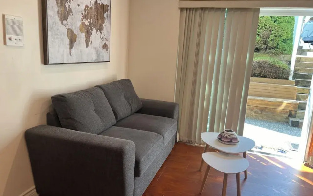 Chic 2BR Suite Vancouver West Downtown