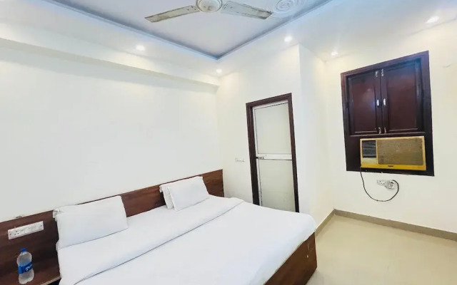 Roomshala Hotel Pub G