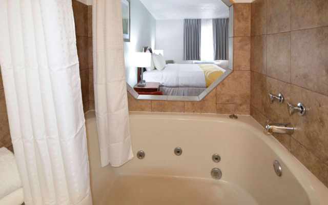 Quality Inn Alexis Rd
