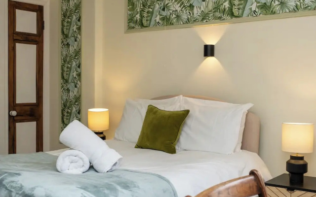 Watermouth Castle, Penn-curzon Apartment