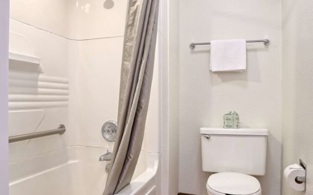 Super 8 by Wyndham Walnut Creek