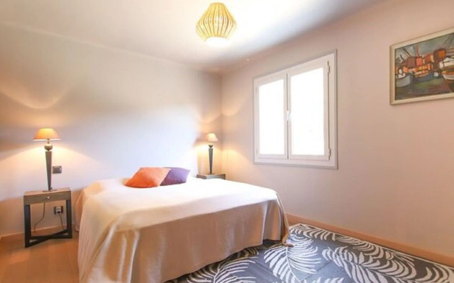 Cheerful Holiday Home in Grimaud With Private Pool