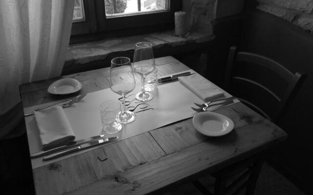 1883 Restaurant & Rooms