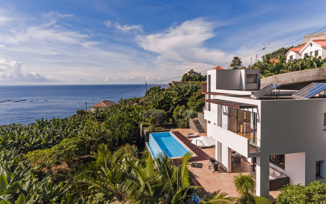 Contemporary villa, heated infinity pool, sea-views | Designhouse