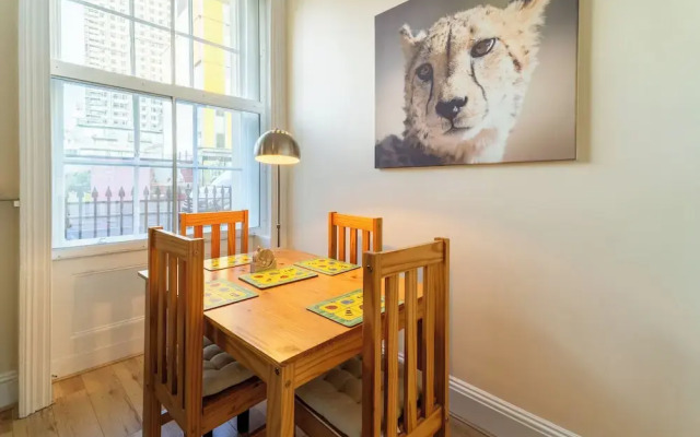 Stylish 2Bed Steps from Iconic Waterloo